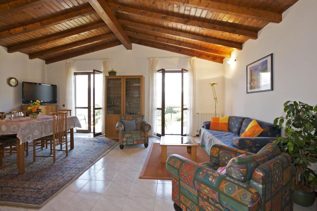 Residenza Arcobaleno Lägenhet Pino Lago Maggiore Exteriör bild